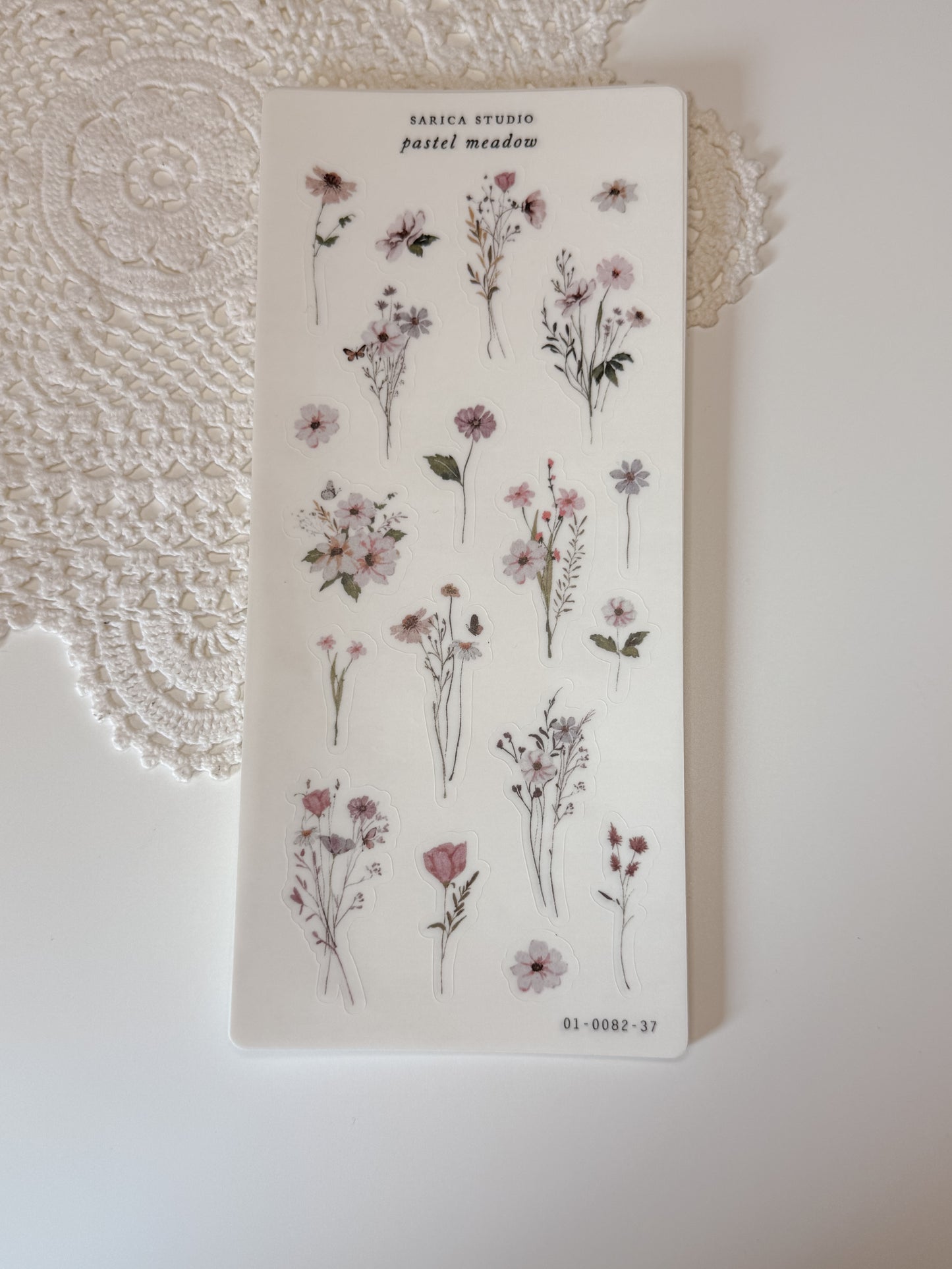 Sarica Studio - Pastel meadow