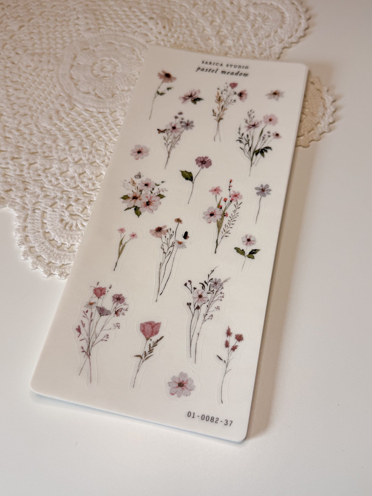Sarica Studio - Pastel meadow