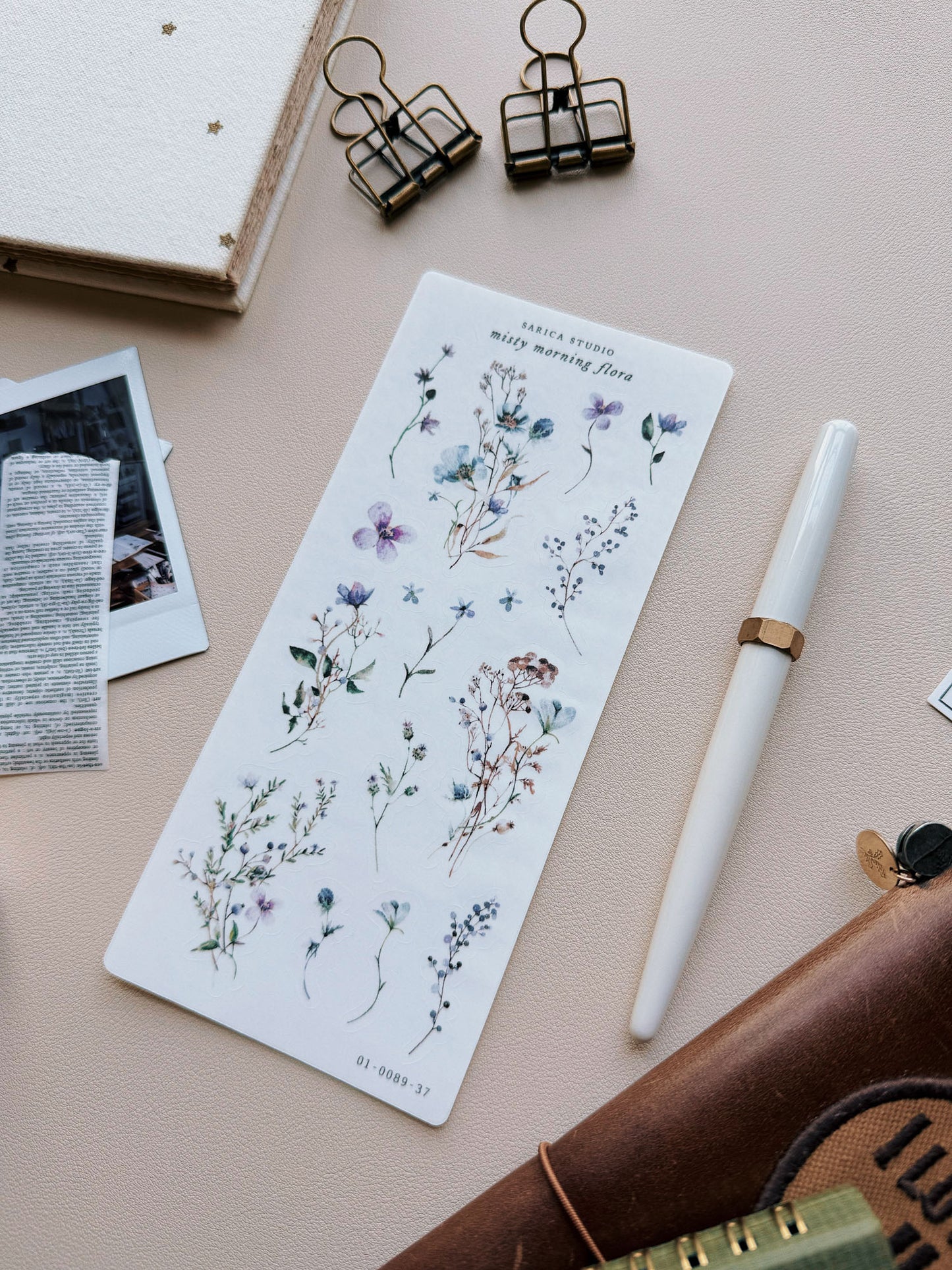Sarica Studio - Misty morning flora