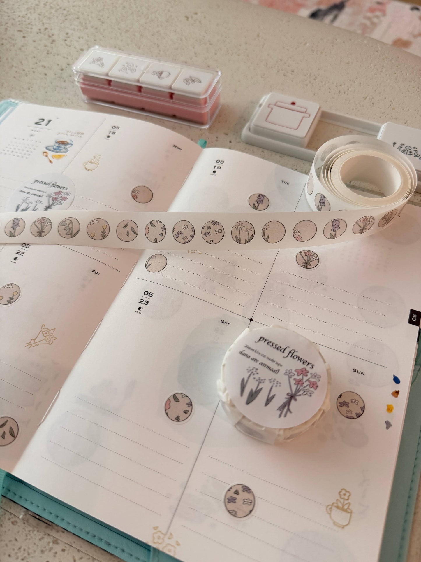 Dana ate oatmeal - Pressing flowers - kiss cut washi tape