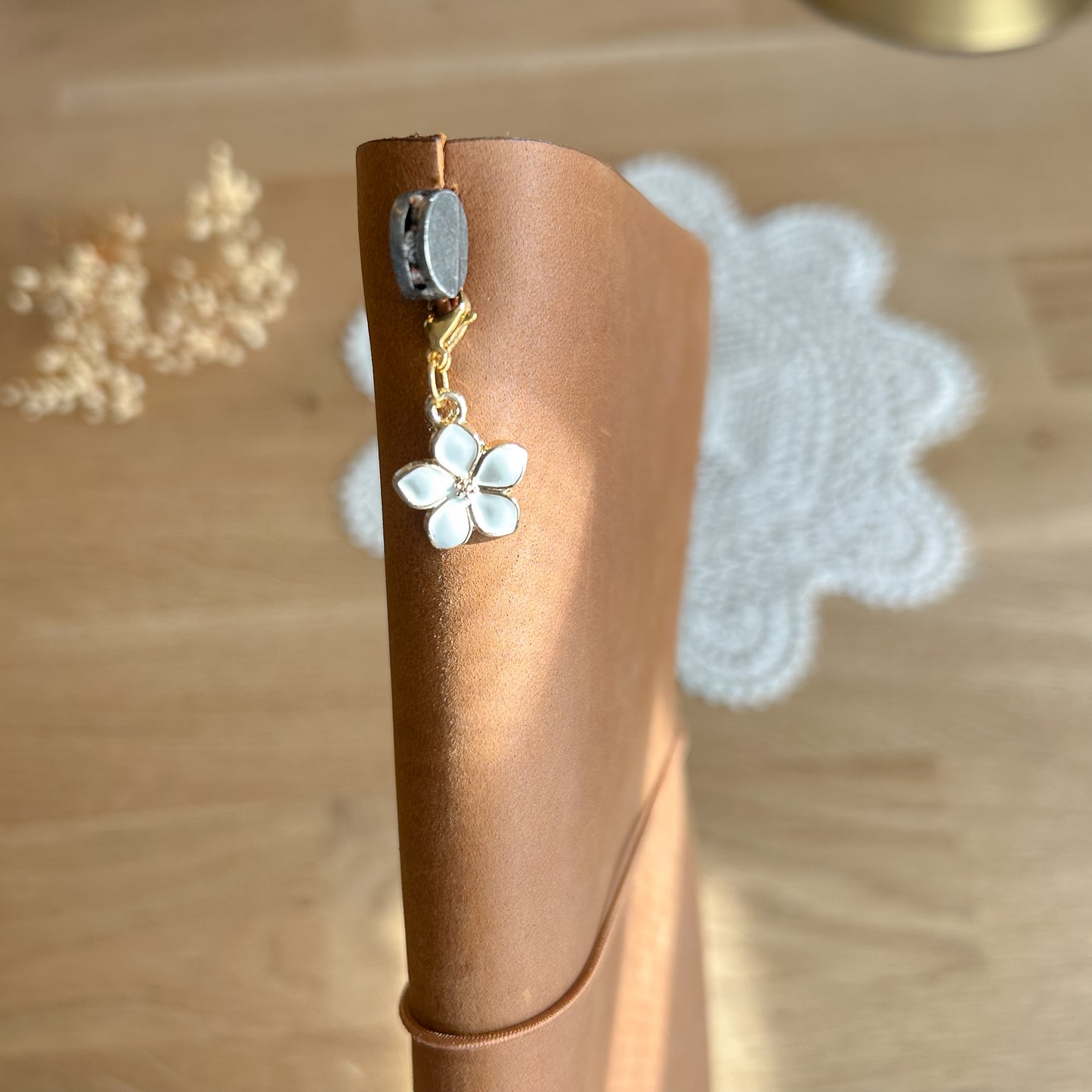 Journal charm - White flower