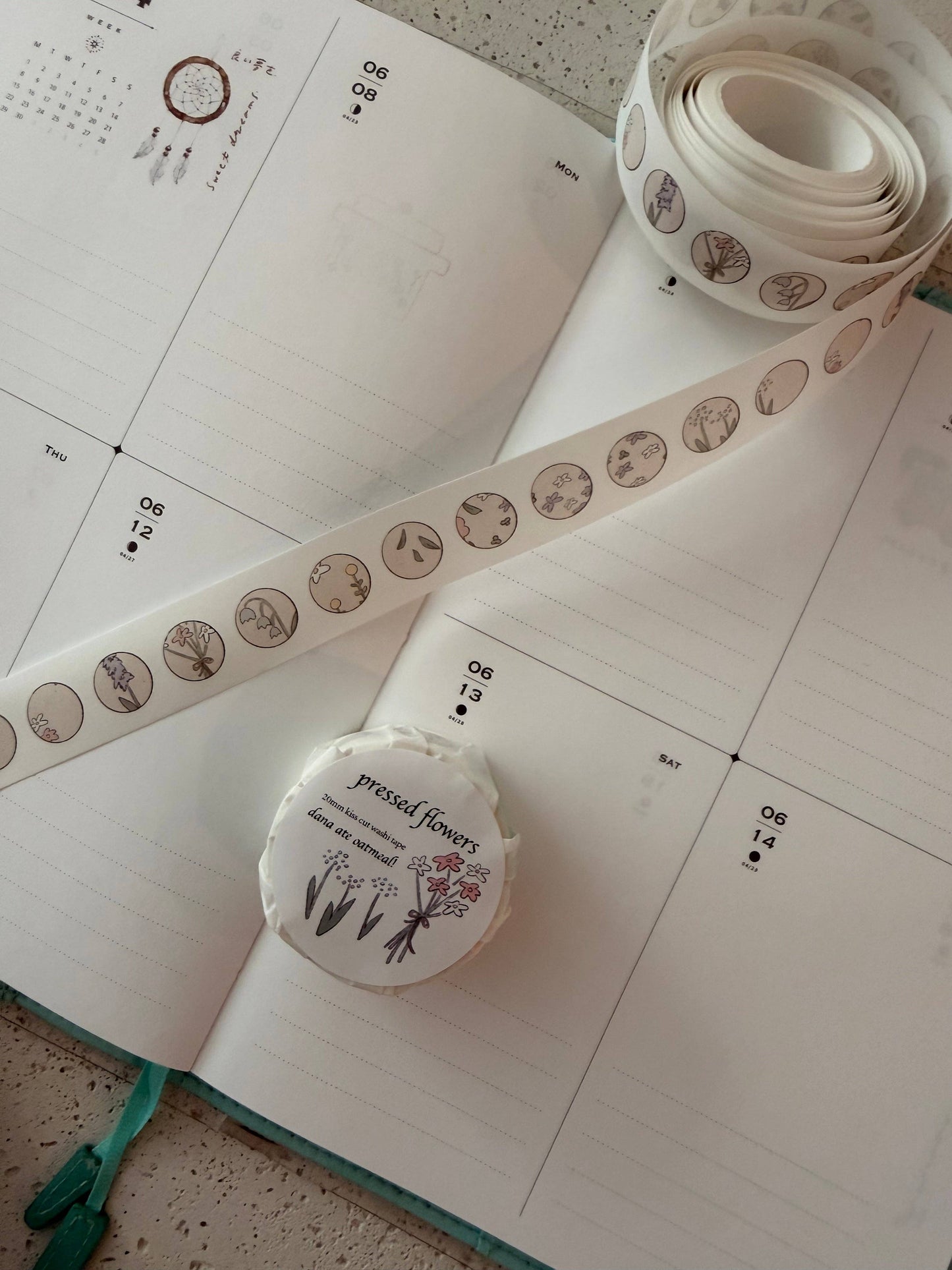 Dana ate oatmeal - Pressing flowers - kiss cut washi tape