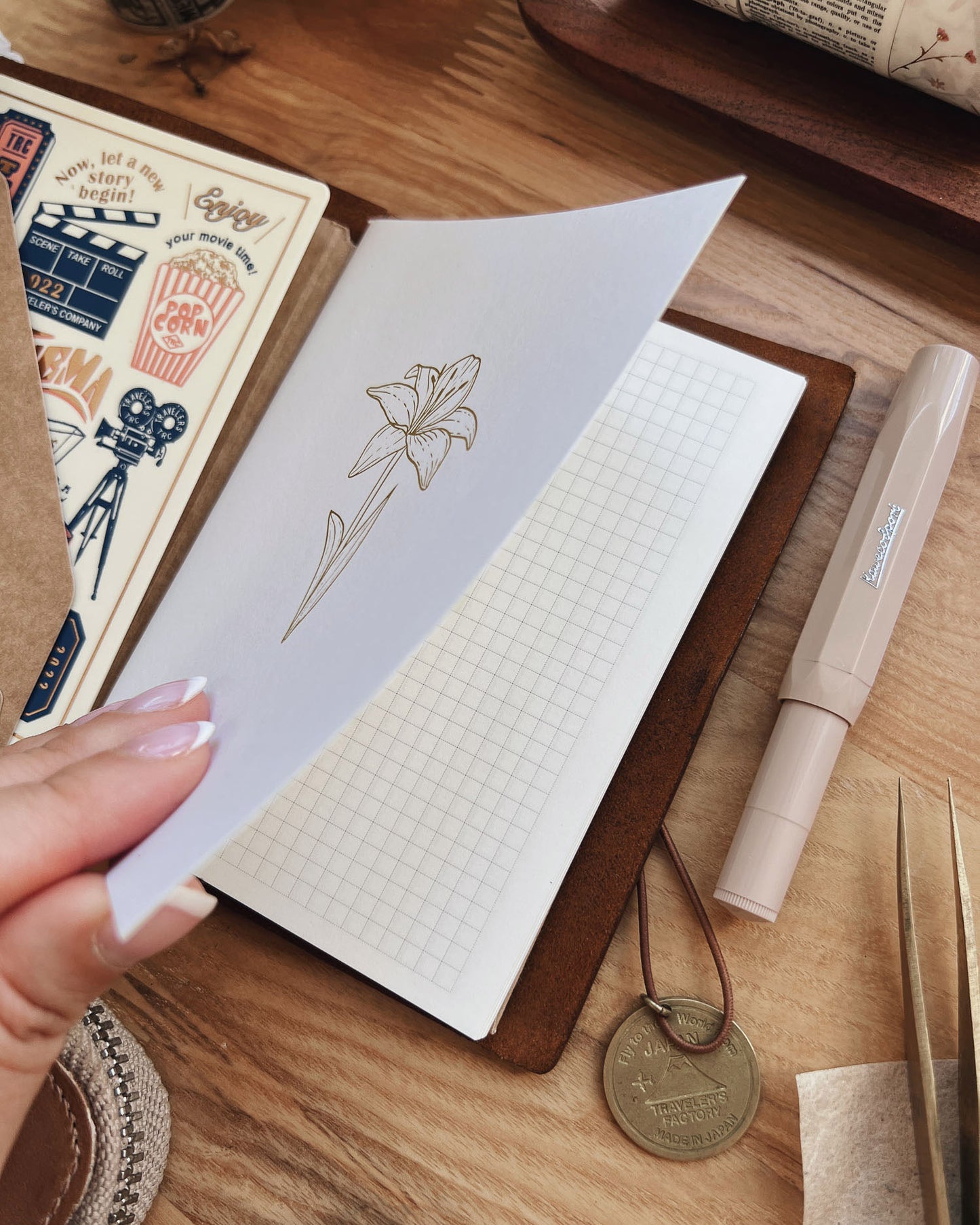 Sarica Studio - Lily notebook - Passport size TN